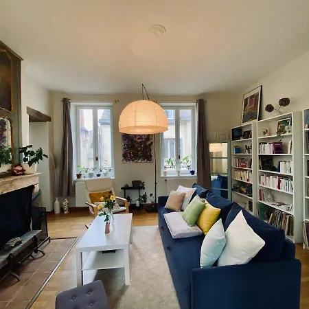 Grand Duplex Au Coeur Du Centre - Tres Calme Apartmán *